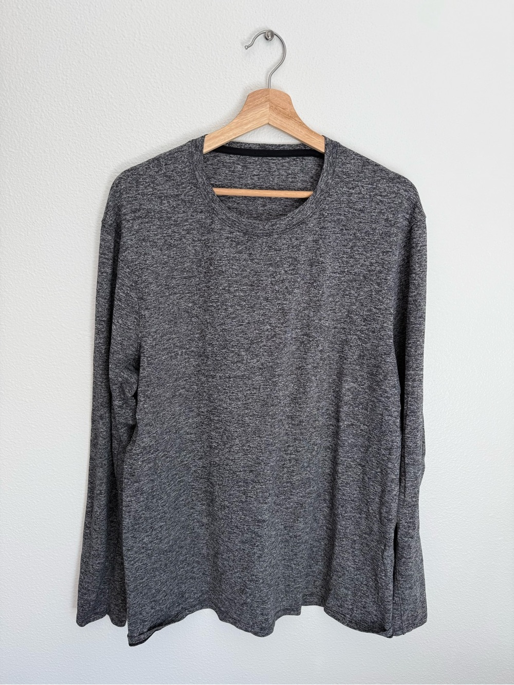 lululemon athletica Men's Heather Charcoal Long-Sleeve Crew
